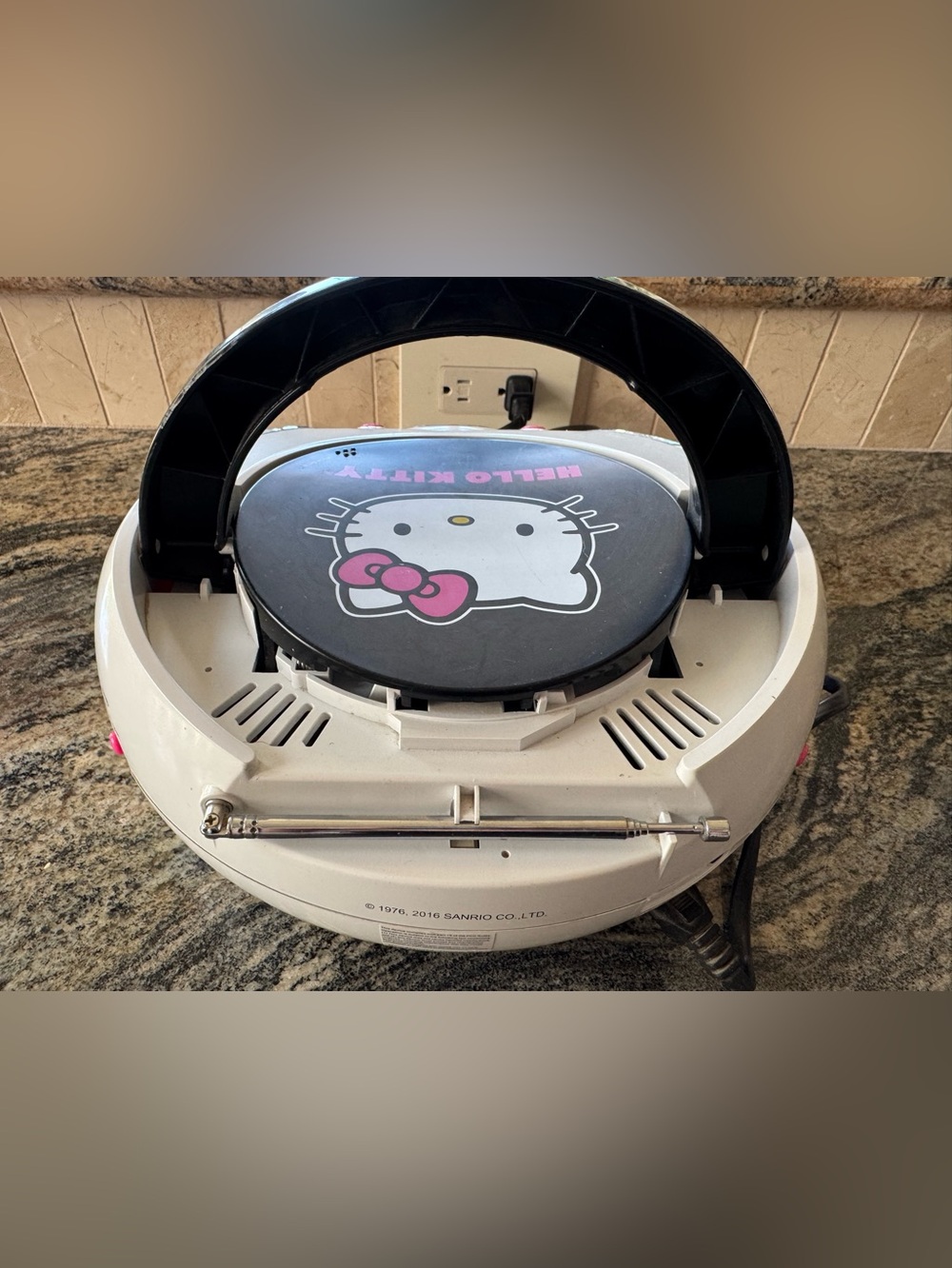Hello Kitty CD Player - AM/FM Radio & Portable Boombox - Picture 8 of 12